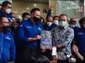 Bungkam Moeldoko, AHY Serahkan Dokumen 5 Boks Kontainer ke Kemenkum HAM