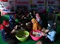 Pengungsi Korban Longsor Keracunan Massal, Diduga Usai Makan Mie