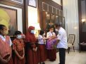Pemkot Surabaya Beri Beasiswa untuk 824 Siswa Penghafal Kitab Suci