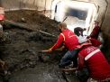 Antisipasi Musim Hujan, Pemkot Surabaya Keruk Endapan Lumpur di Saluran Box Culvert