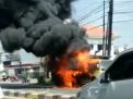 Viral! Truk Muatan Styrofoam Terbakar Hebat di Depan SPBU Bringinbendo Sidoarjo