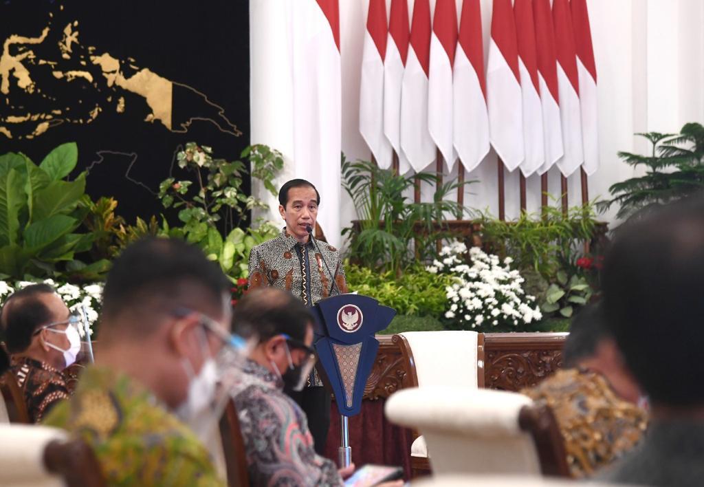 Presiden Jokowi saat memimpin rapat bersama menterinya