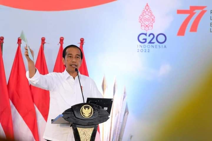 Presiden Joko Widodo dalam sambutannya saat menyerahkan sertifikat tanah untuk rakyat di Gelora Delta, Kabupaten Sidoarjo, Senin, 22 Agustus 2022.