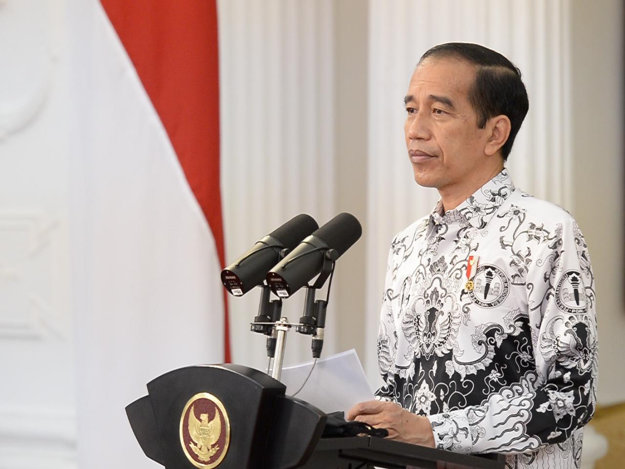 Presiden Jokowi memberikan sambutan pada Hari Guru Nasional dan HUT ke-75 Persatuan Guru Republik Indonesia (PGRI)
