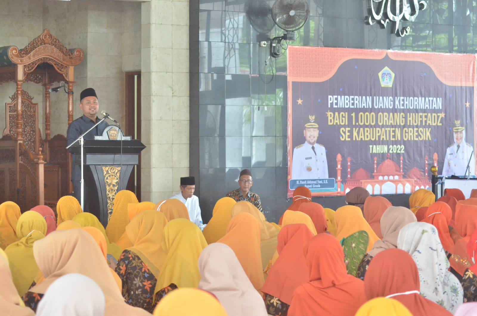 Bupati Gresik Fandi Akhmad Yani di Masjid Inabah, Kantor Bupati Gresik, Kamis (8/12)