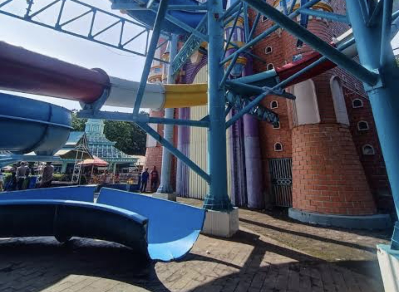 Seluncuran Yang Terjatuh Di Kenpark
