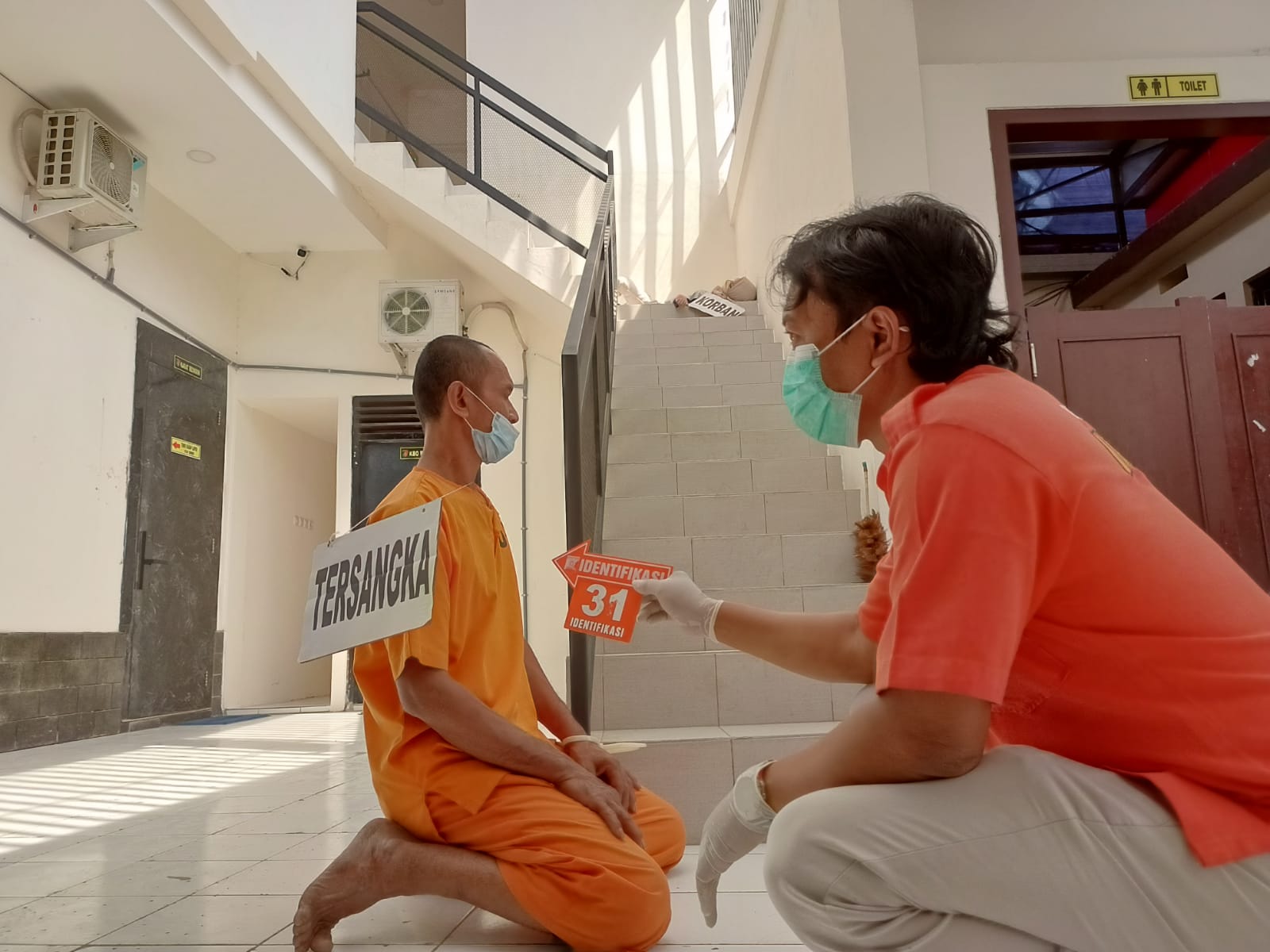 Rekonstruksi KDRT berujung kematian dengan tersangka WST di Satreskrim Polres Tulungagung