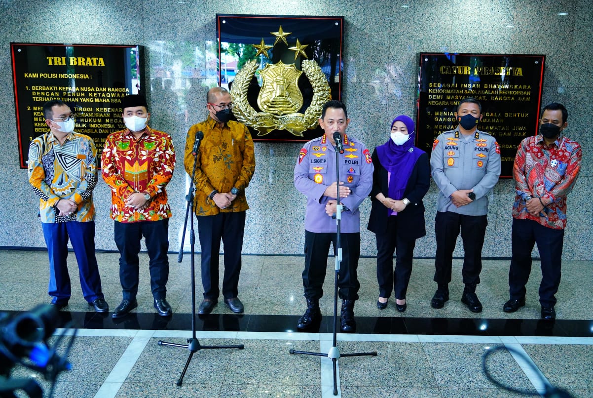 Kapolri Jenderal Listyo Sigit Prabowo menerima audiensi Komisioner Komisi Pemilihan Umum Republik Indonesia (KPU RI), di Gedung Mabes Polri, Jakarta Selatan