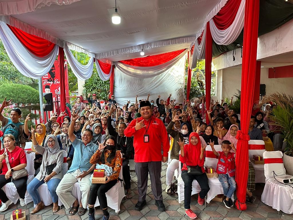 Wakil Sekretaris Dewan Pimpinan Cabang PDI Perjuangan kota Surabaya Achmad Hidayat