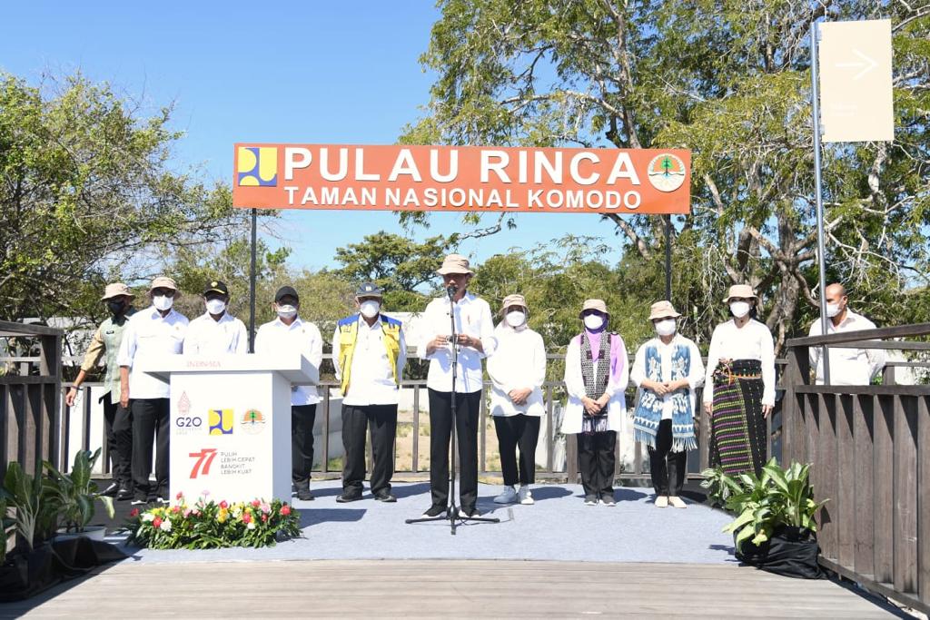 Presiden Joko Widodo meresmikan dan meninjau penataan kawasan di Pulau Rinca, Taman Nasional Komodo, Kabupaten Manggarai Barat, Kamis, 21 Juli 2022