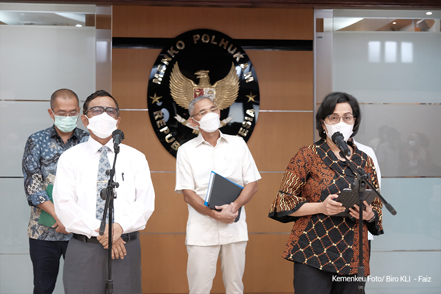 Menkeu Sri Mulyani dan Menkopolhukam Mahfud MD.