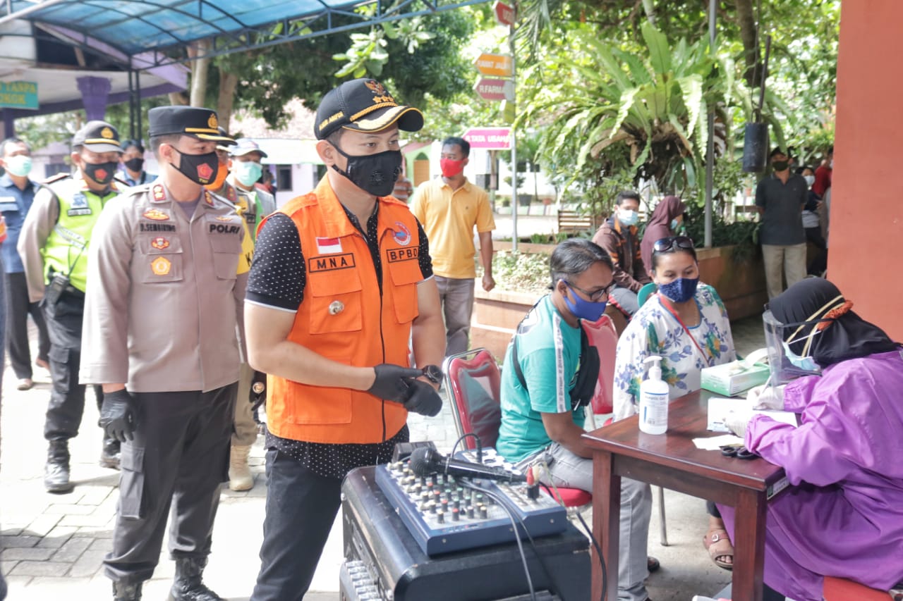 Bupati Trenggalek, Mochamad Nur Arifin meninjau lpelaksanaan pemeriksaan Rapid Antigen dan Operasi Yustisi penegakan protokol kesehatan
