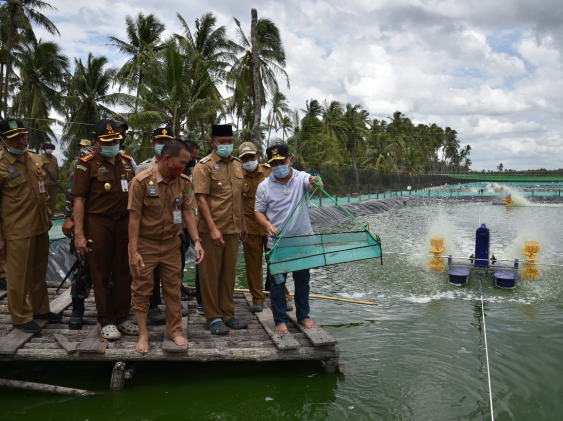 Aktivitas Gubernur Kalteng, Sugianto Sabran (Baju putih), saat berkunjung ke Kabupaten Sukamara, Selasa (23/2) lalu. 