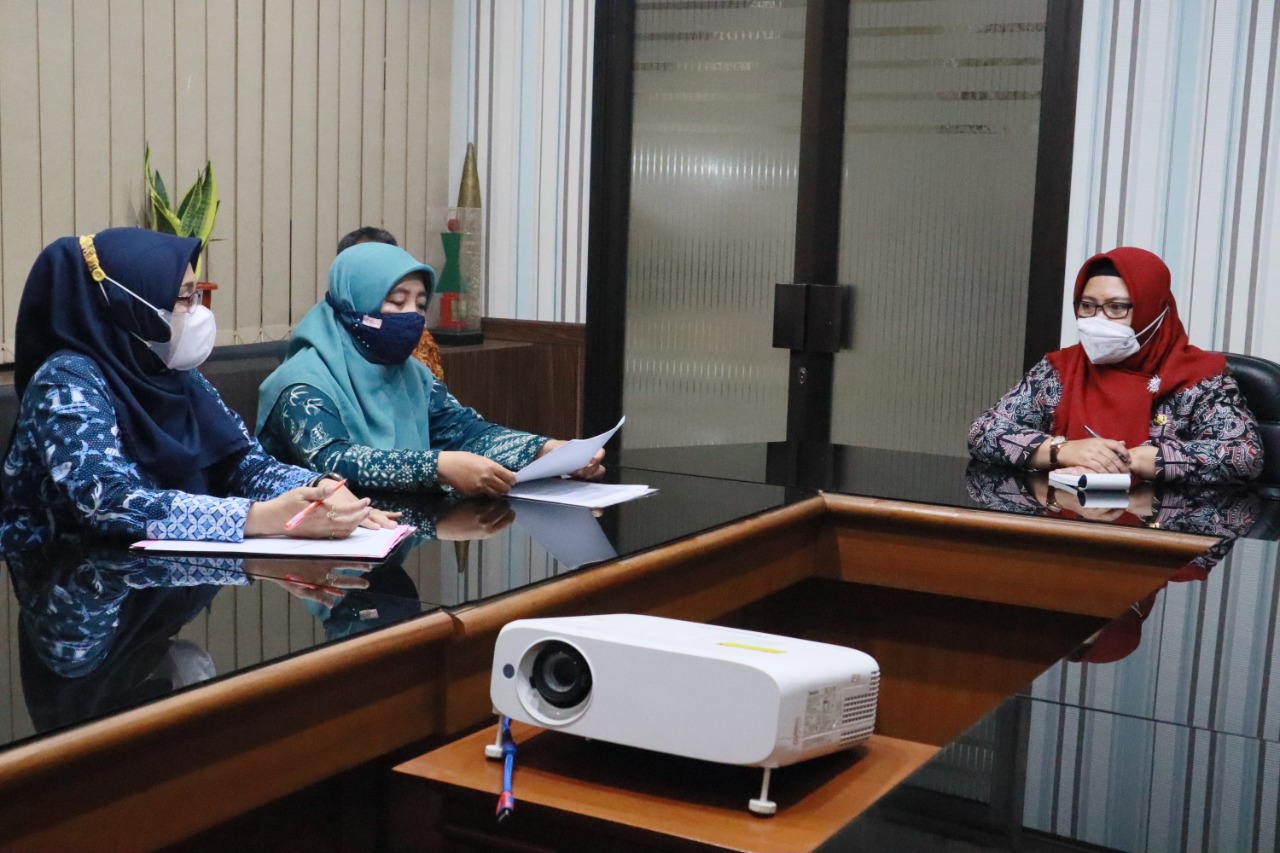 Wakil Bupati Gresik, Aminatun Habibah saat menerima para guru bahasa Inggris di kantor Pemkab Gresik, Kamis (15/4/2021).