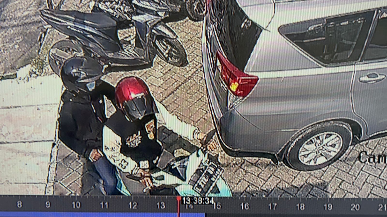 Kawanan bandit motor menyatroni kantor media di Ruko Jalan Kutisari IX No. 02, Sabtu (15/04/2023) sekitar pukul 13.30 WIB