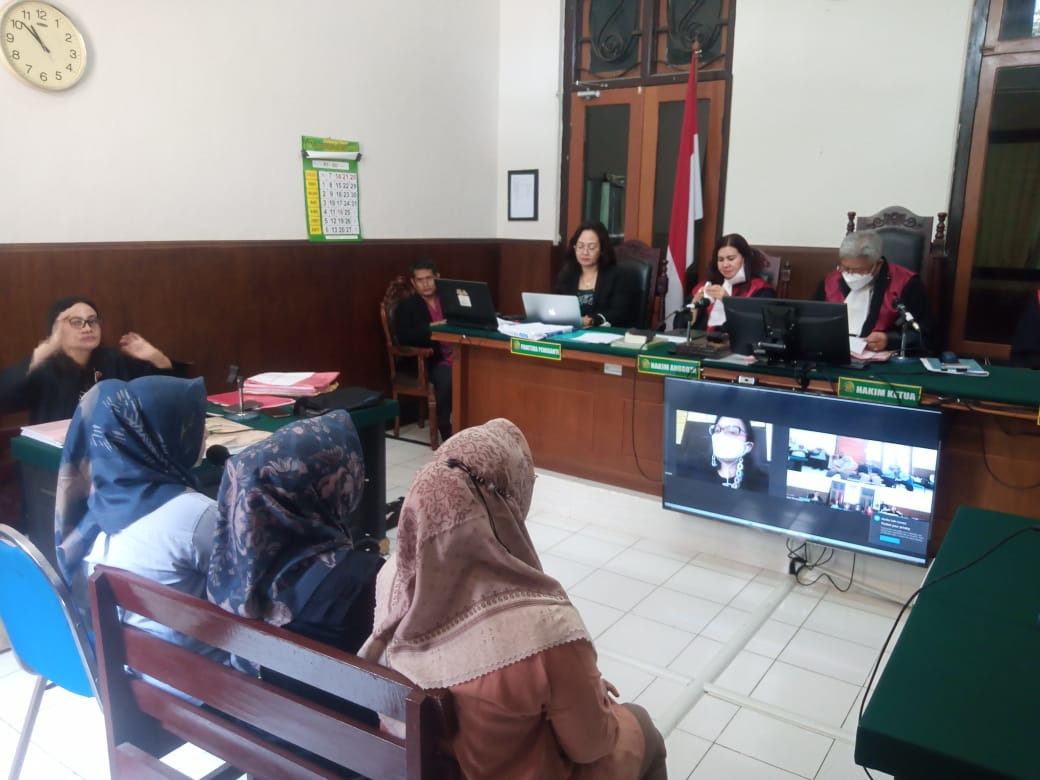 Sidang perkara penipuan dan penggelapan (tipu gelap) dengan terdakwa Silvia Yuniati diseret di pengadilan oleh Estika Dilla Rahmawati dari Kejaksaan Negeri Tanjung Perak Surabaya dengan modus investasi dana talangan Indosurya dan Bank Commonwealth