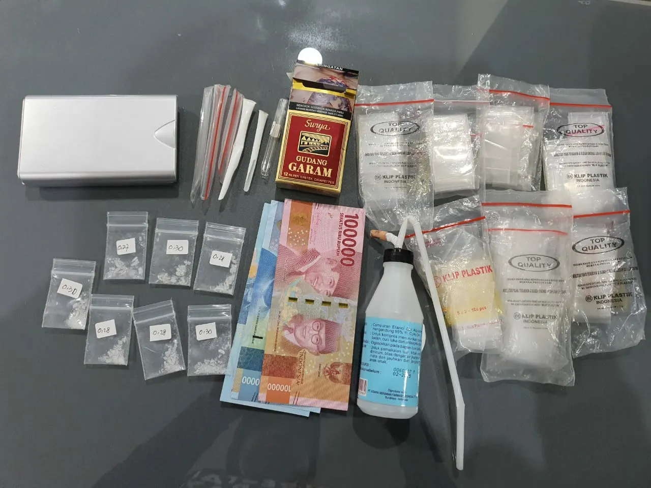 Transaksi di Kos-kosan, Bandar dan Pengedar Sabu di Surabaya Dicokok