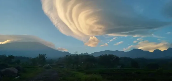 Ada Awan Aneh di Gunung Welirang, Petanda Apa?