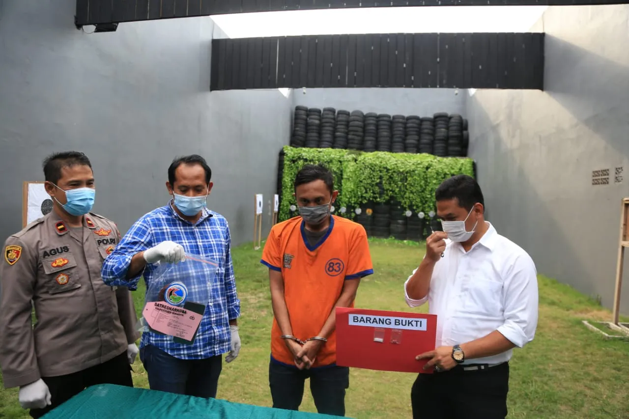 Tak Mampu Hidupi Keluarga, Ayah 3 Anak Edarkan Sabu di Hotel-Hotel