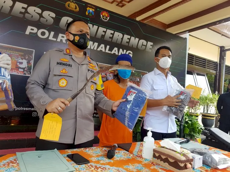 Istri Digoda Lewat Facebook, Teman Sendiri Digorok Lehernya