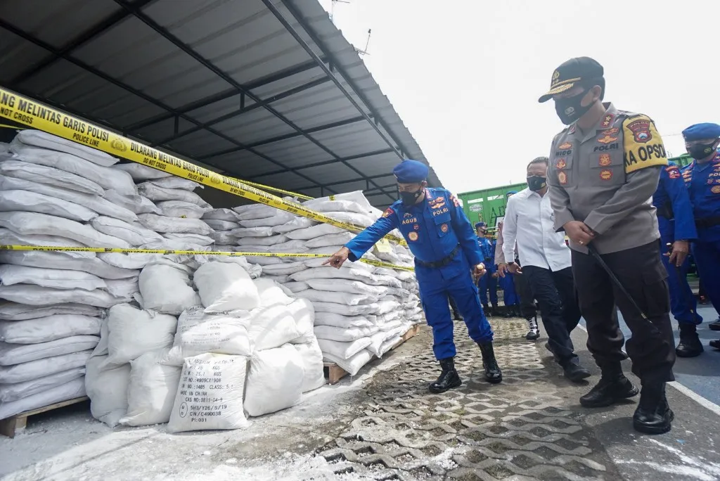 FOTO: Polisi di Surabaya Amankan Pelaku Pembuatan Bom Ikan