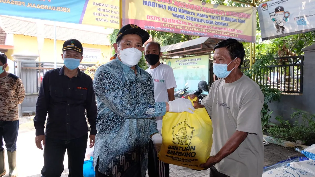 PJ Bupati Sidoarjo Salurkan 754 Sembako kepada Warga Terdampak Banjir