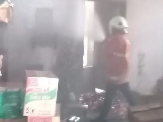Gara-gara Lilin, Tempat Sembayangan di Dalam Toko Terbakar