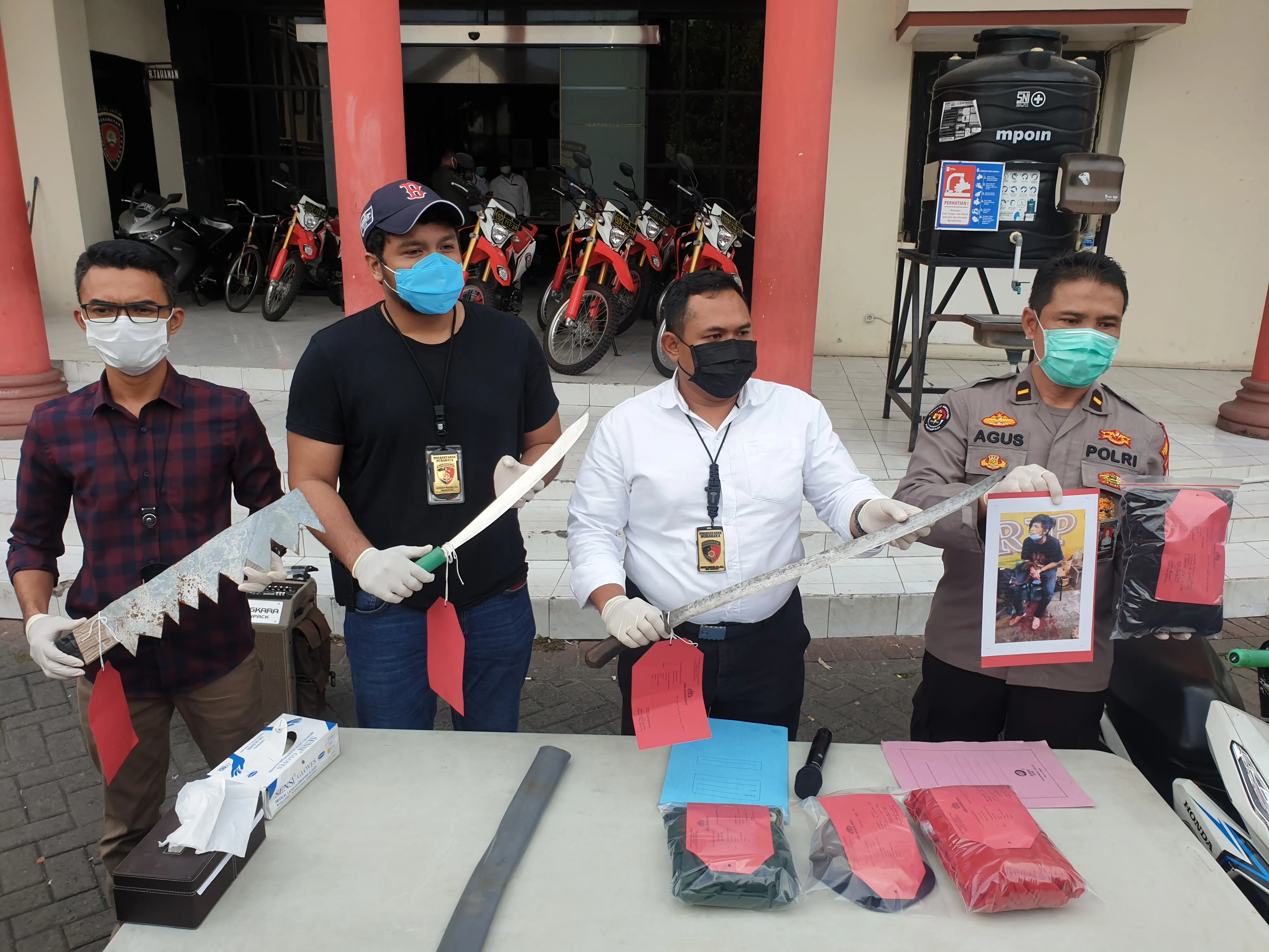 Bacok Perut Pengendara Motor, 3 Anggota Geng di Surabaya Ditangkap