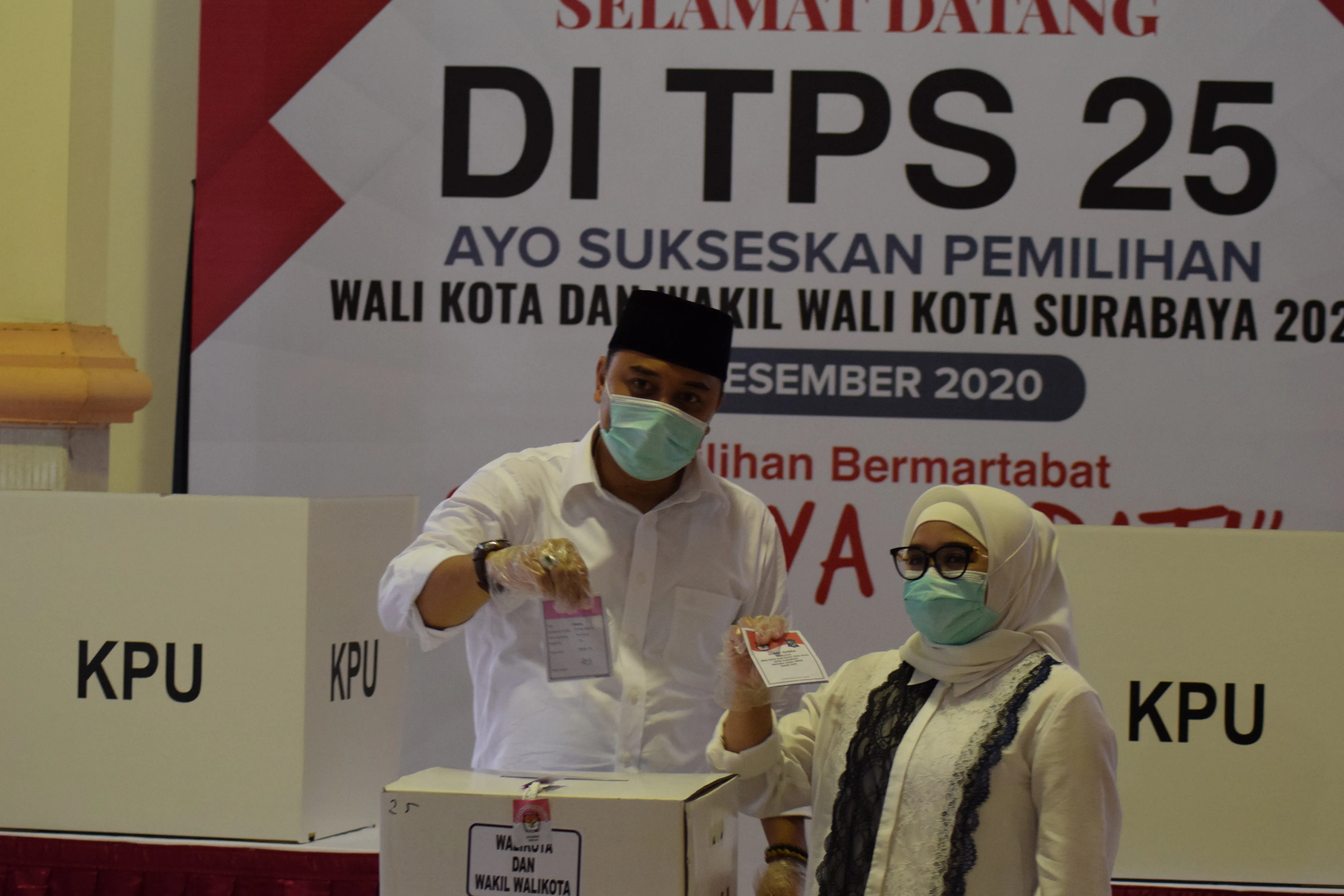 Nyoblos di TPS 25, Eri Cahyadi: Direstui Ibu, Insya Allah Dadi