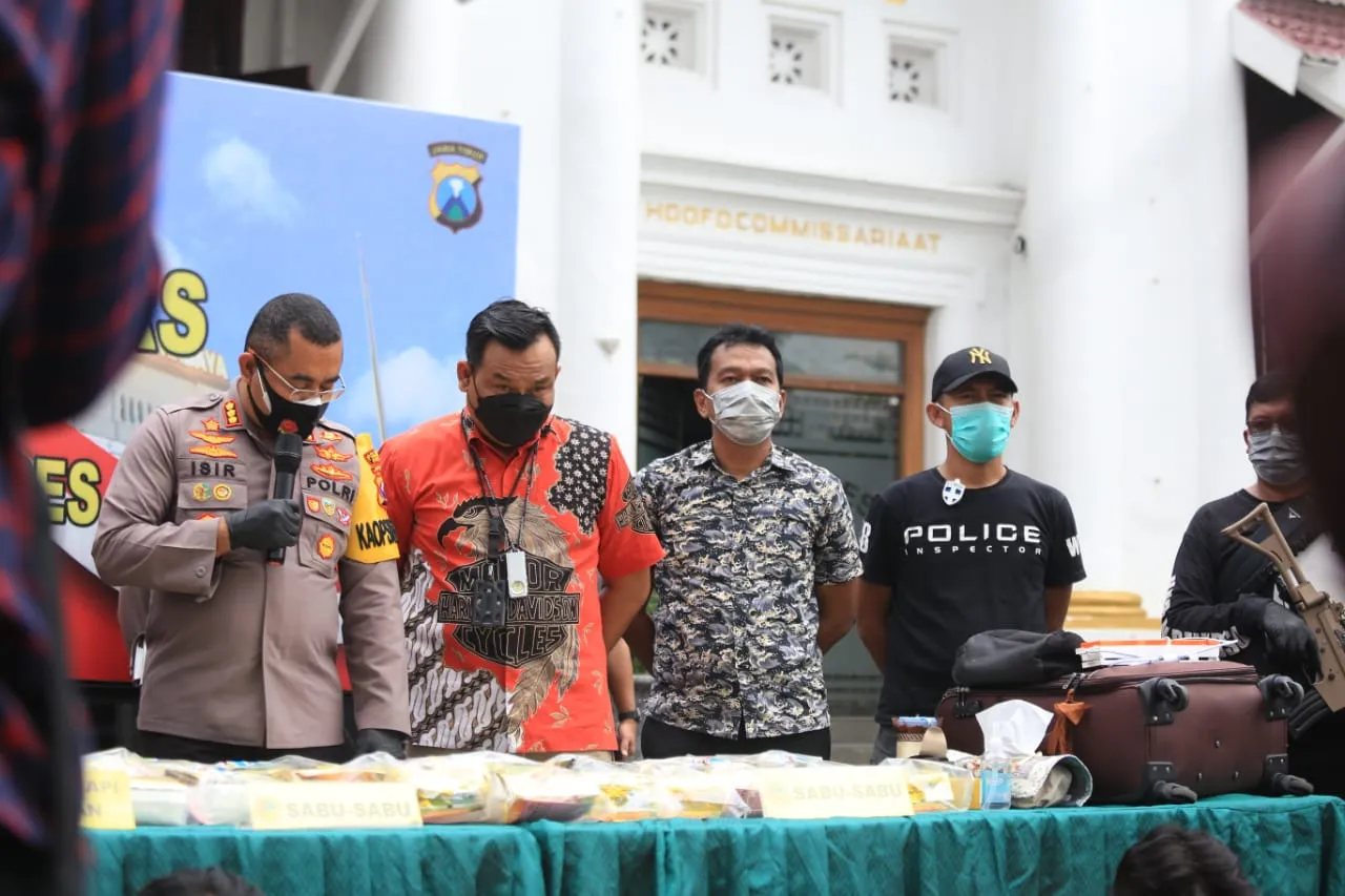 Ungkap Sabu 21 Kg, Gubernur Jatim Puji Satnarkoba Polrestabes Surabaya