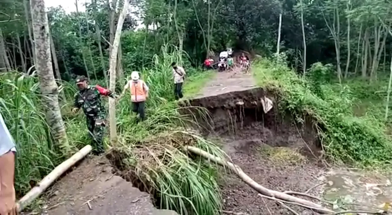 Sungai Brantas Meluap, Akses Penyeberangan Tulungagung-Blitar Ambrol