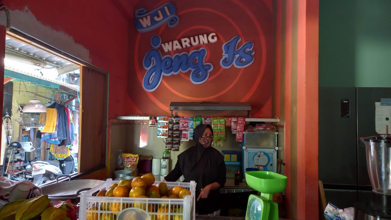 Jeng Is, salah satu pelaku UMKM di Kota Surabaya yang mengeluh akibat perpanjangan PPKM.