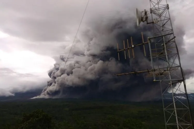 Letusan Gunung Semeru Masih Terjadi, Masyarakat Diminta Waspada
