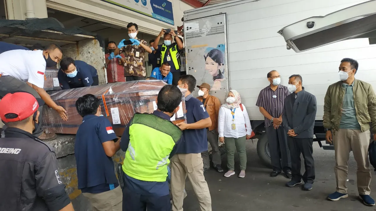 Tiba di Surabaya, Dua Jenazah Korban Sriwijaya Air Dibawa ke Kediri
