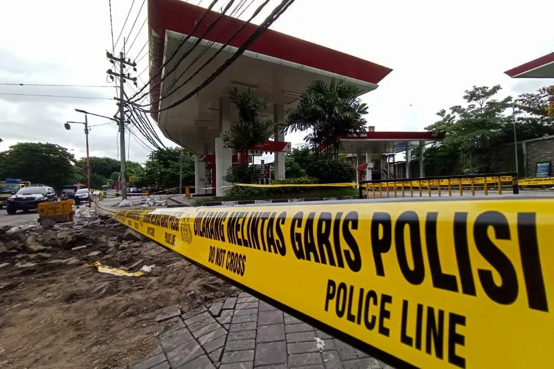 FOTO: Evakuasi Pasca Kebakaran di Sekitaran SPBU Margomulyo Surabaya