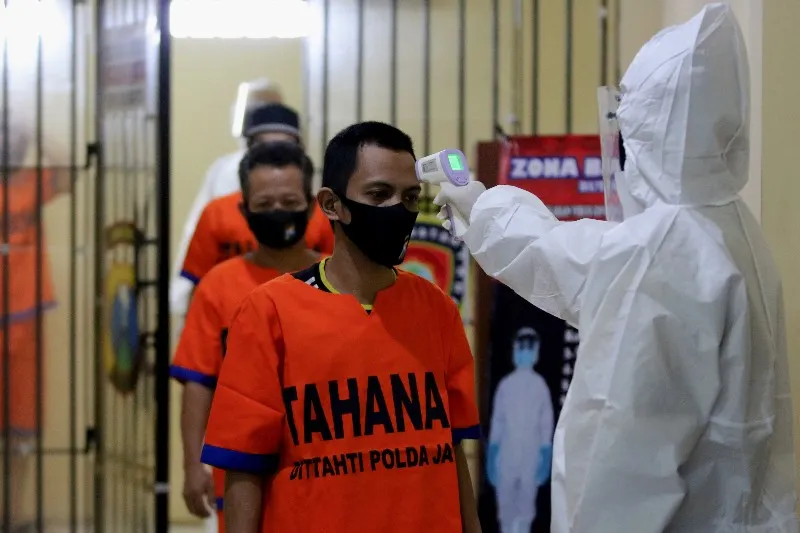 FOTO: Rapid Test Covid-19 Tahanan Polda Jatim