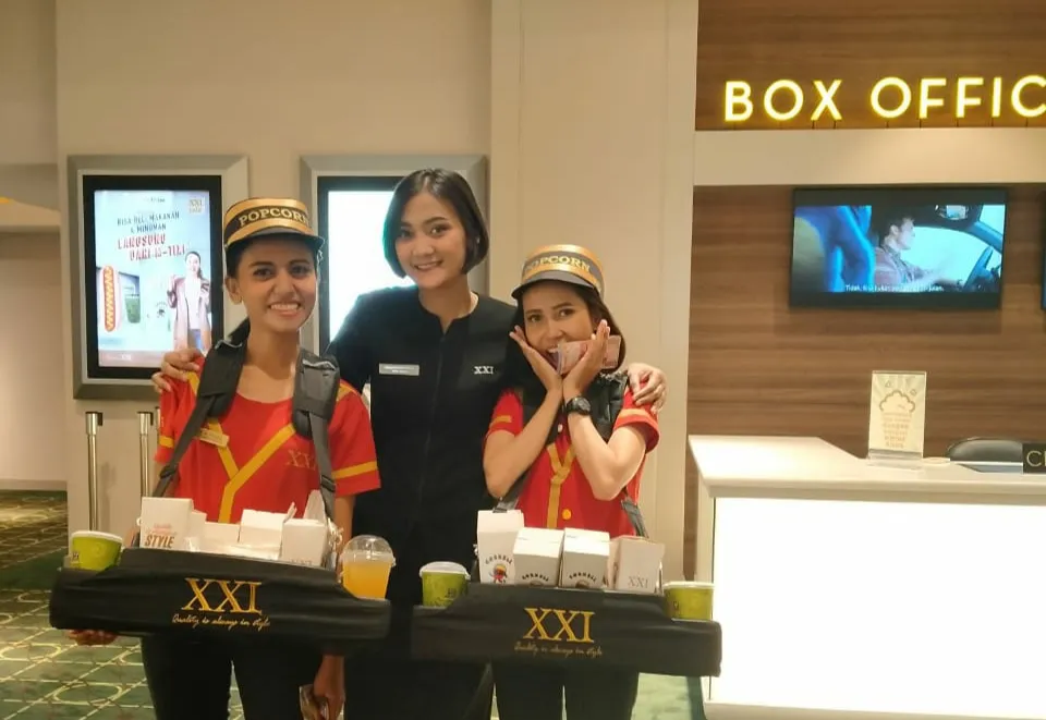 Nasib Pegawai Bioskop di Surabaya: Setahun Telantar hingga Di-PHK