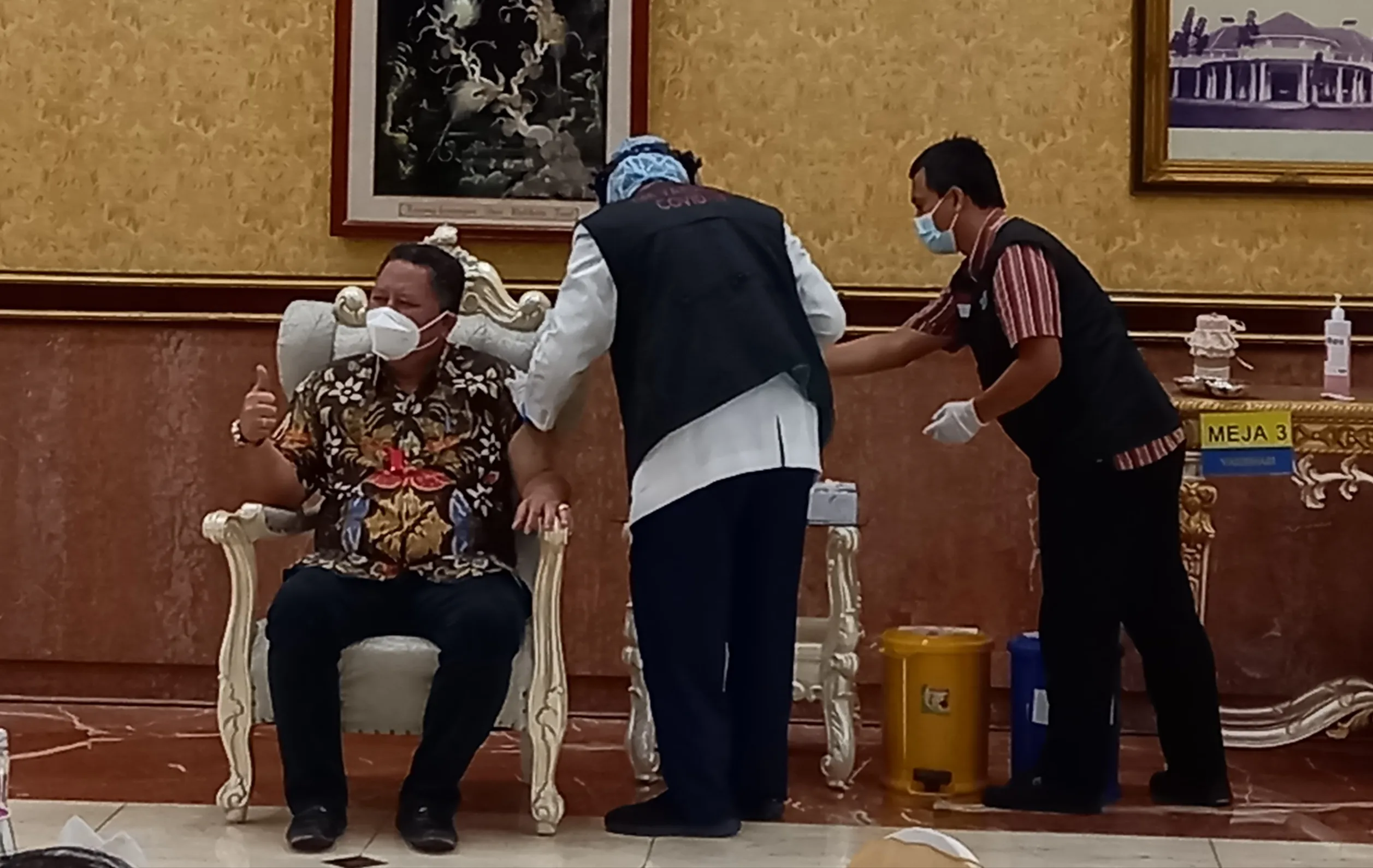 Disuntik Vaksin, Plt Wali Kota: Cuma Nyeri Dikit