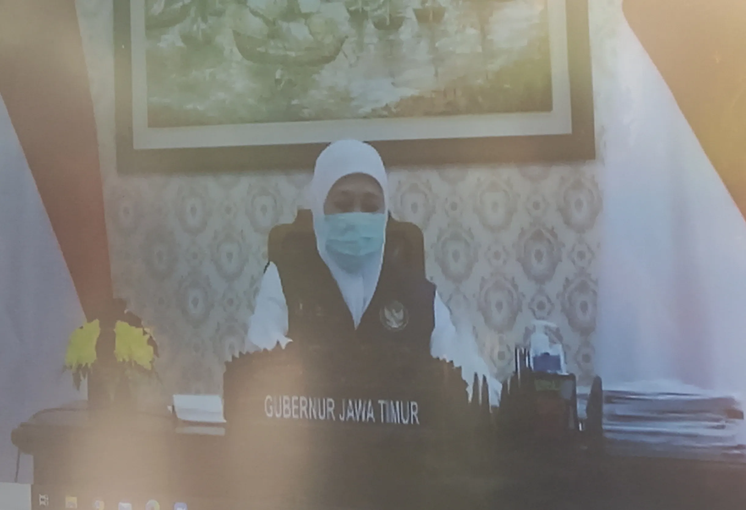 Sudah Satu Bulan, Mengapa Gubernur Khofifah Masih Positif Covid-19?