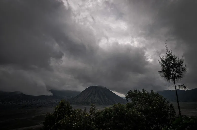 FOTO: Menghormati Kearifan Lokal, Kaldera Tengger Bromo Tutup