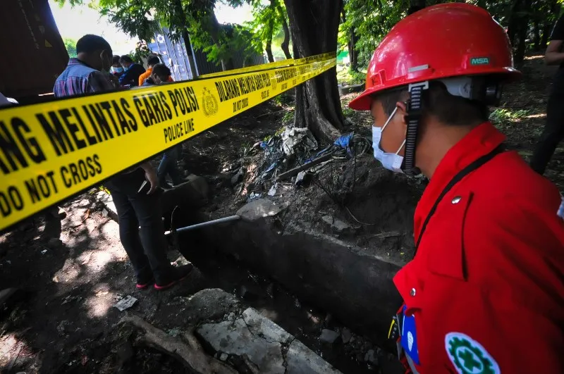 FOTO: Olah TKP Pasca Kebakaran di Area SPBU Margomulyo