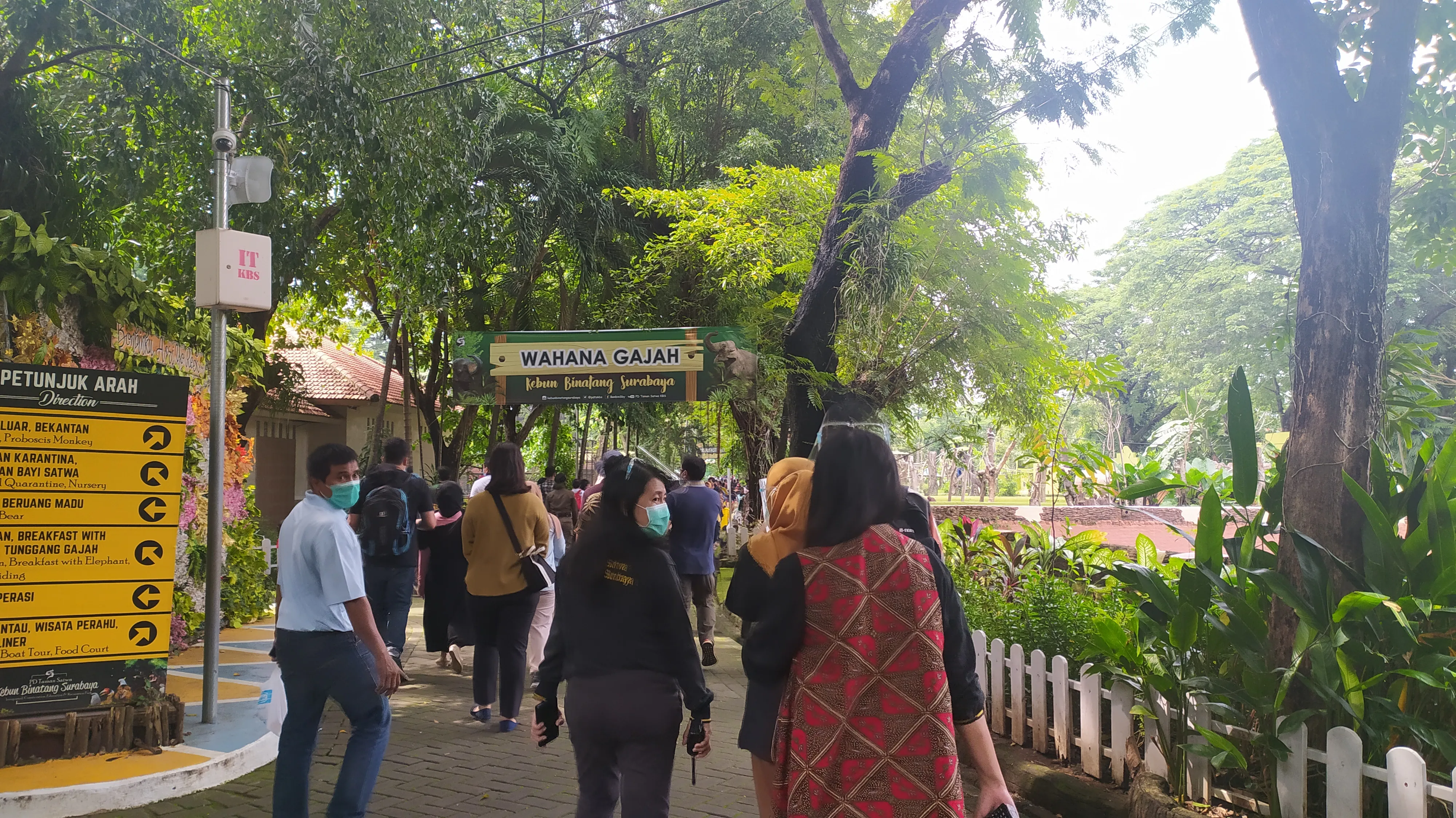 Tahun Baru saat Pandemi, Bonbin Surabaya Tetap Dijubeli Ribuan Warga