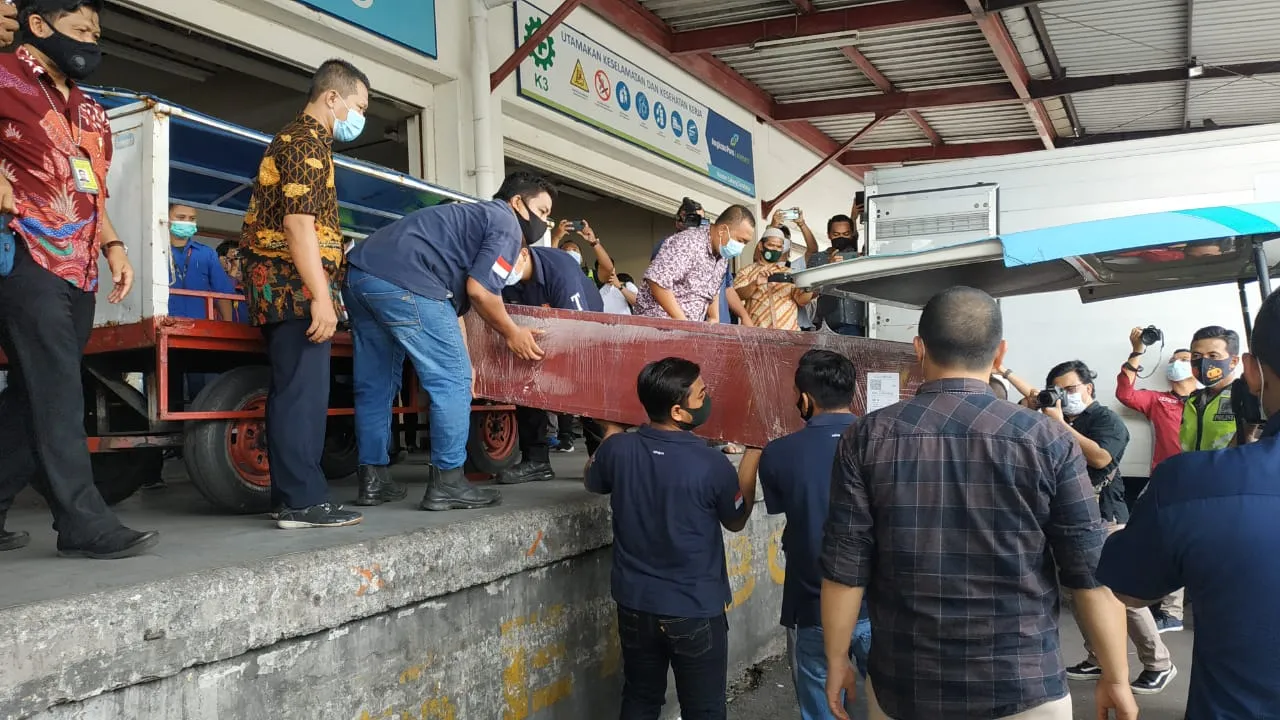 Jenazah Fadly, Ekstra Kru Sriwijaya SJ 182 Tiba di Bandara Juanda