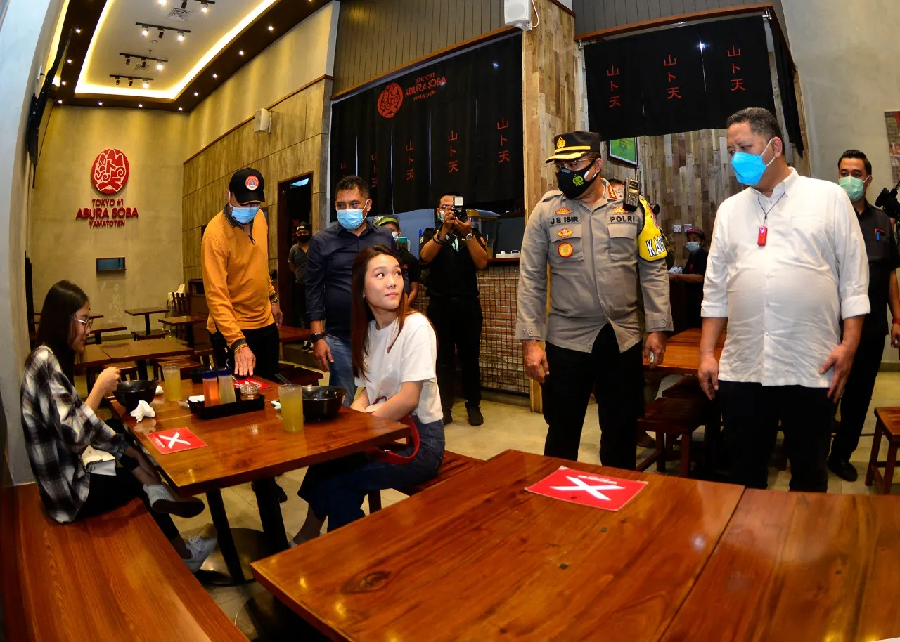 Selama PPKM, Pusat Belanja dan Restoran Bakal Dioperasi Setiap Hari