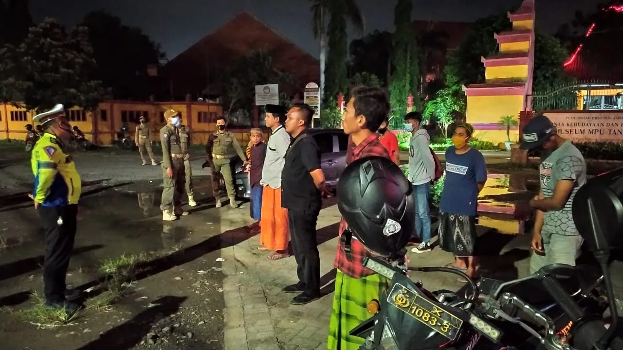 Tak Patuh Aturan PPKM, 21 Orang di Sidoarjo Terjaring Operasi