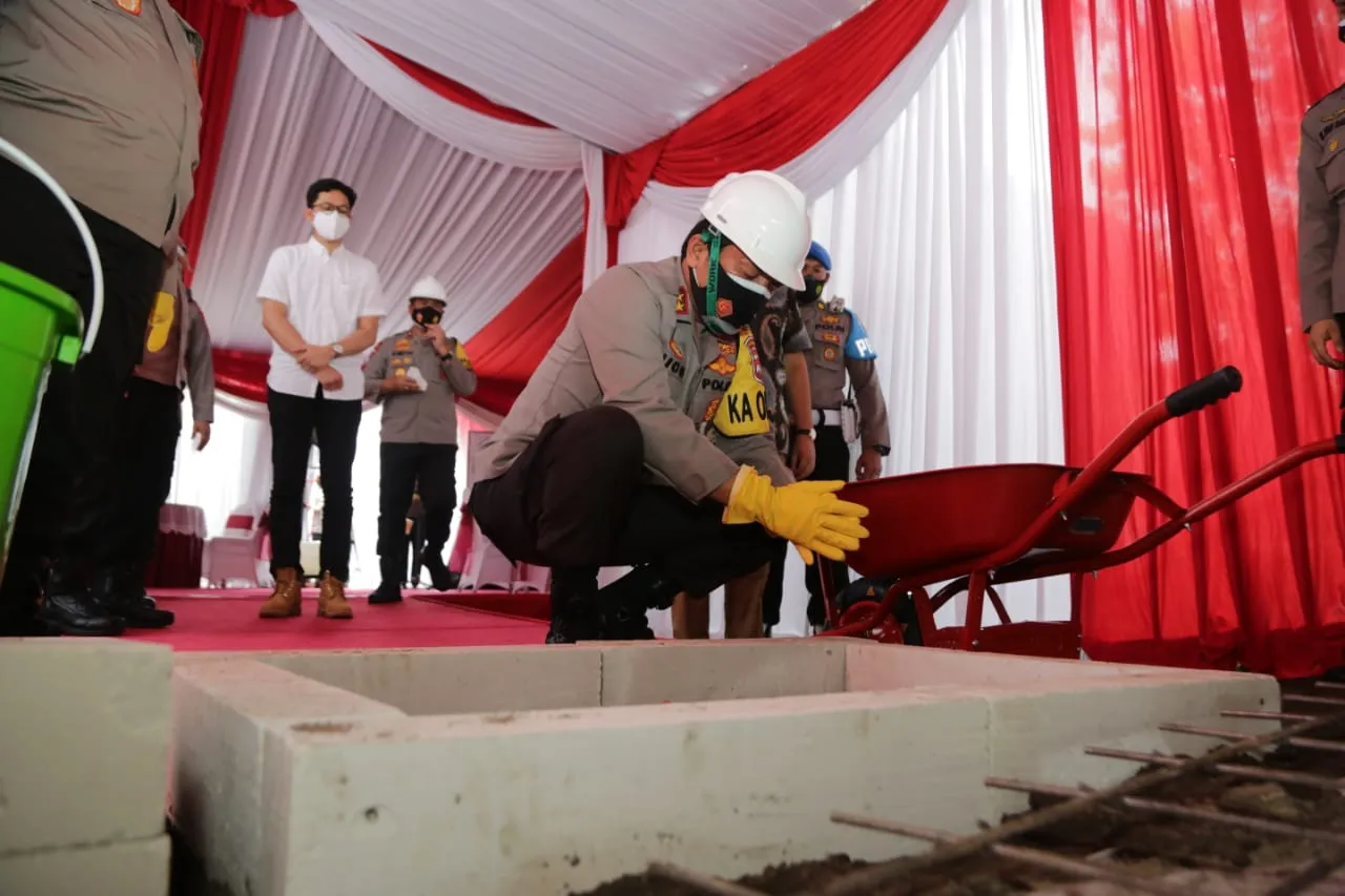 Untuk Kebugaran Anggota, Kapolda Jatim Bangun Lapangan Tenis