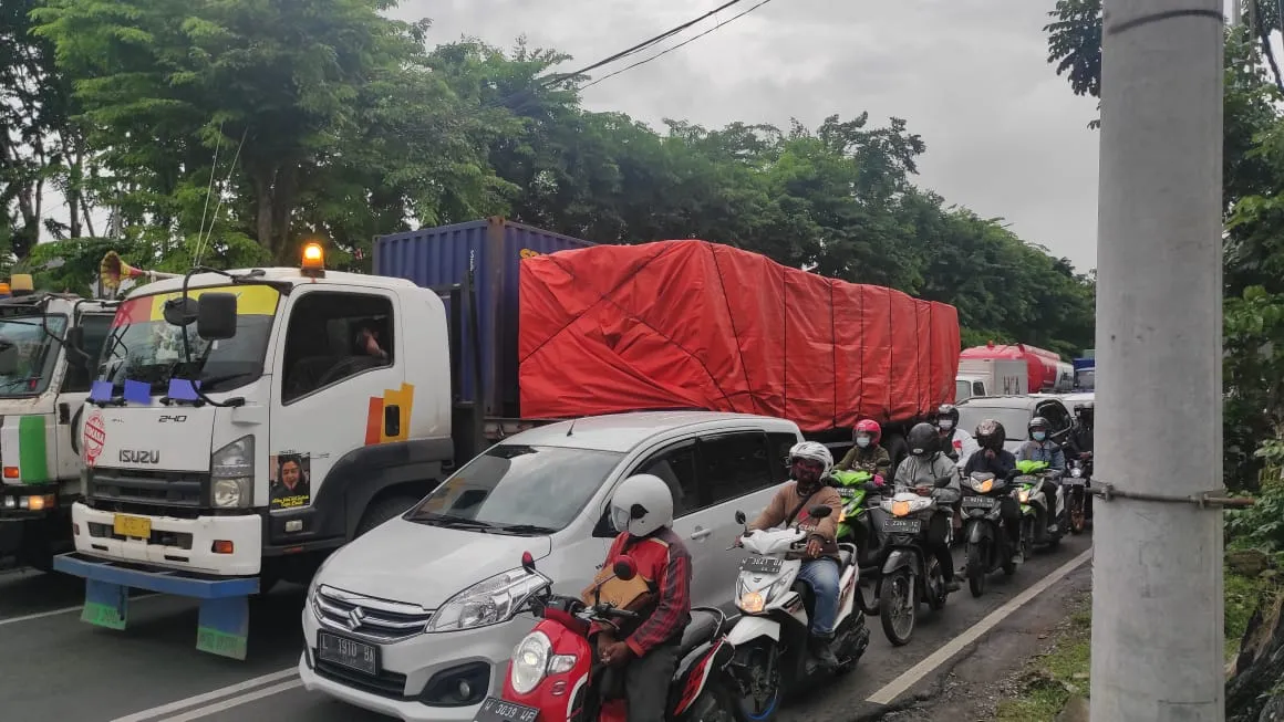Video : Jalan Protokol di Surabaya Macet Imbas Jalan Tol Tutup