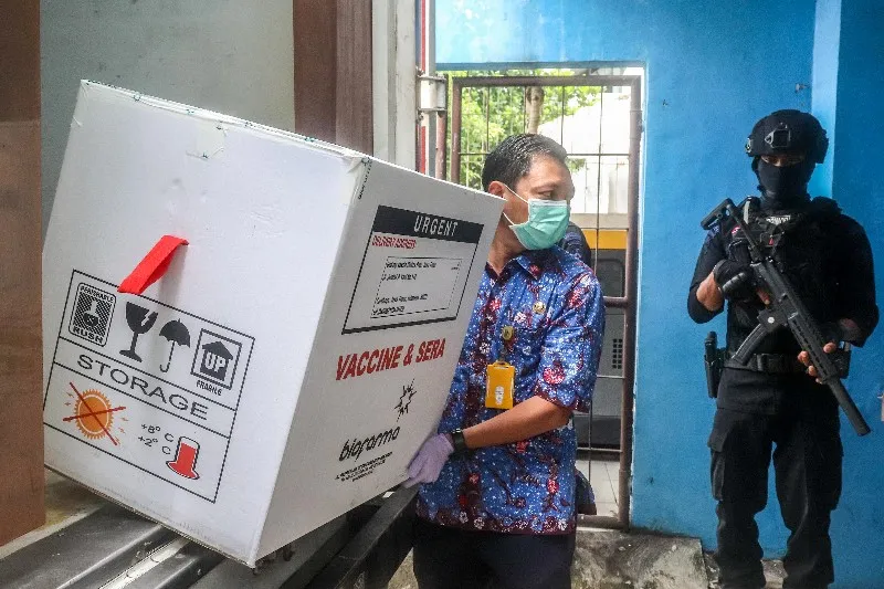 FOTO: Vaksin Sinovac untuk Jawa Timur Tiba di Surabaya
