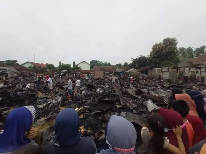 Kerugian Rp 3,5 M, Ratusan Pedagang Pasrah Lihat Kiosnya Luluh Lantak