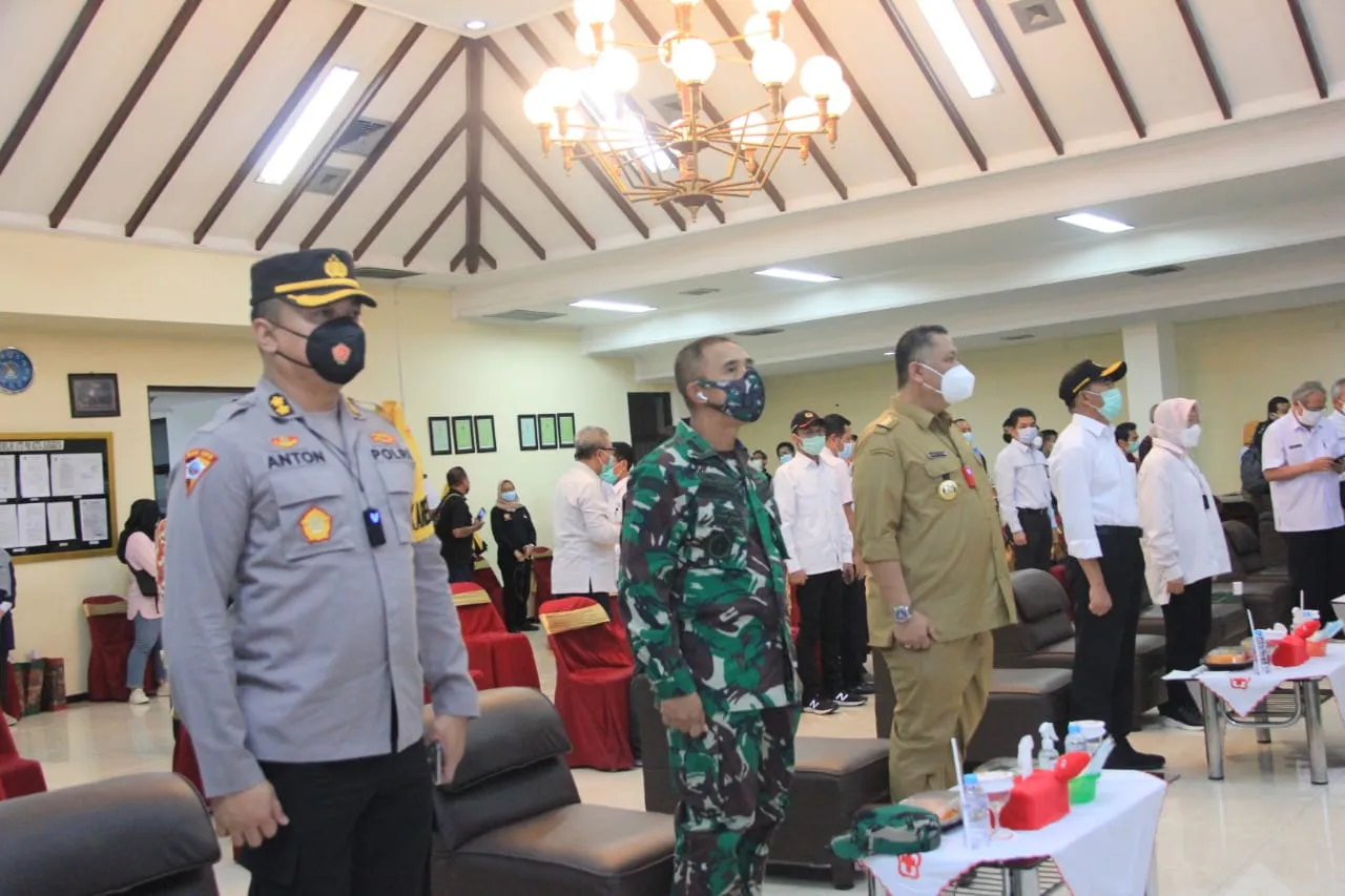 Menko PMK Tinjau Kegiatan Donor Plasma Konvalesen di PMI Surabaya